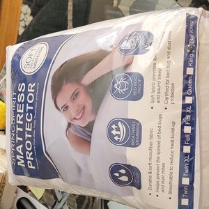 Bedding Mattress protector (California King)